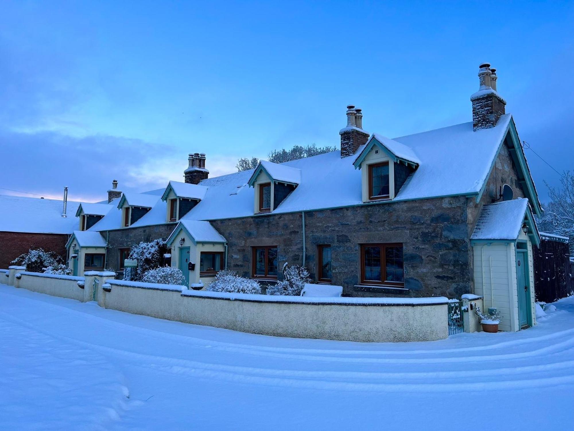 Rosemount Bothy - Highland Cottage Гарв Екстериор снимка